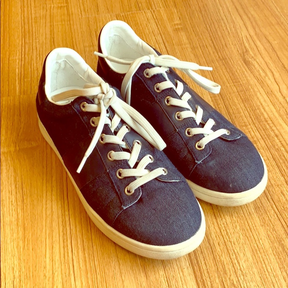 Lightly used blue sneakers!!!
